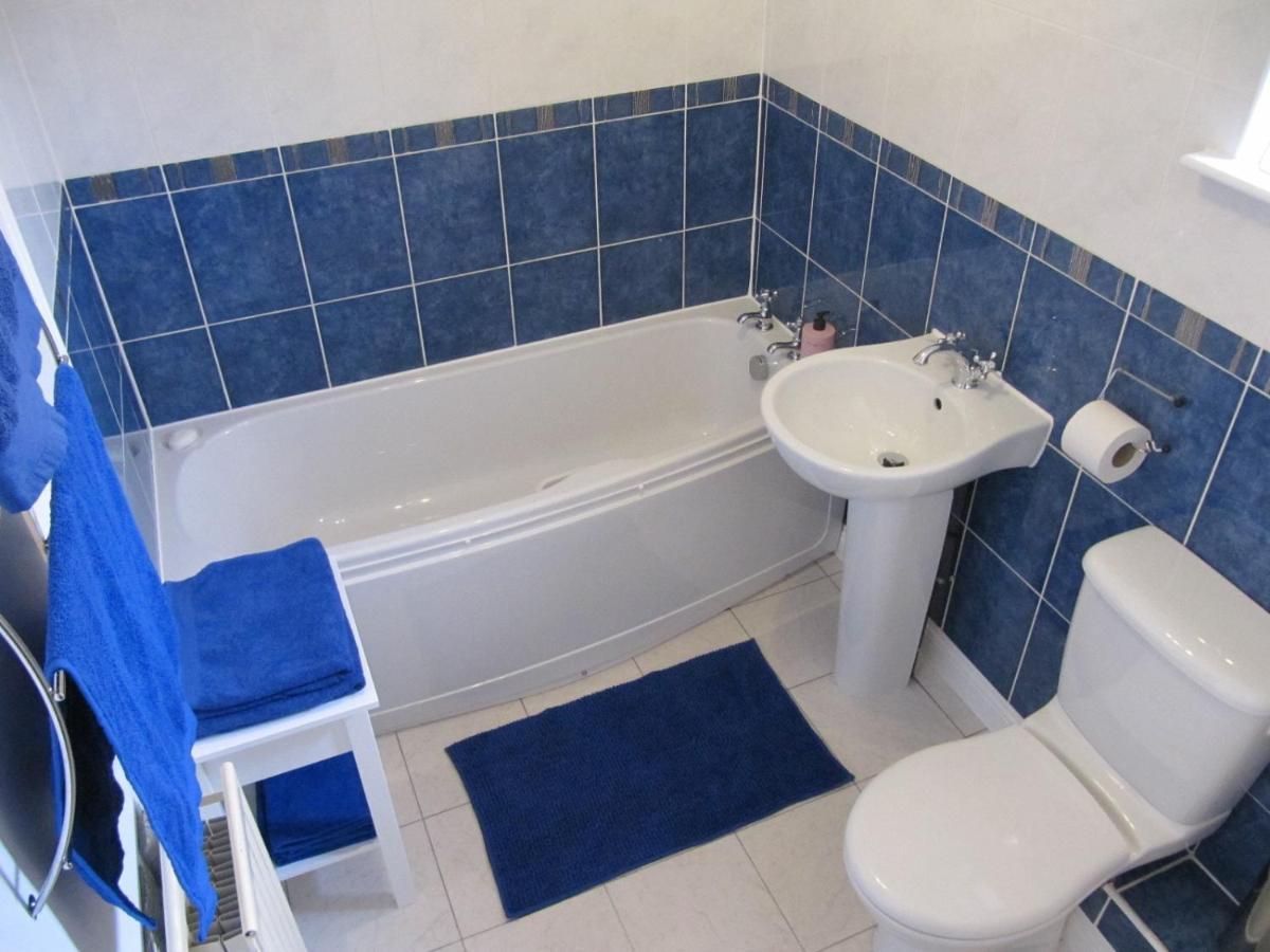 גלאזגו Cozy Off Road 2 Bedroom Cottage Apartment With Free Wi-Fi And Private Parking מראה חיצוני תמונה