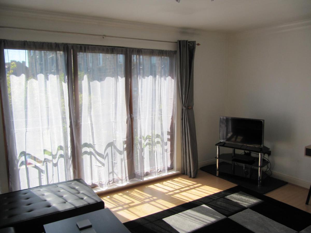 גלאזגו Cozy Off Road 2 Bedroom Cottage Apartment With Free Wi-Fi And Private Parking מראה חיצוני תמונה
